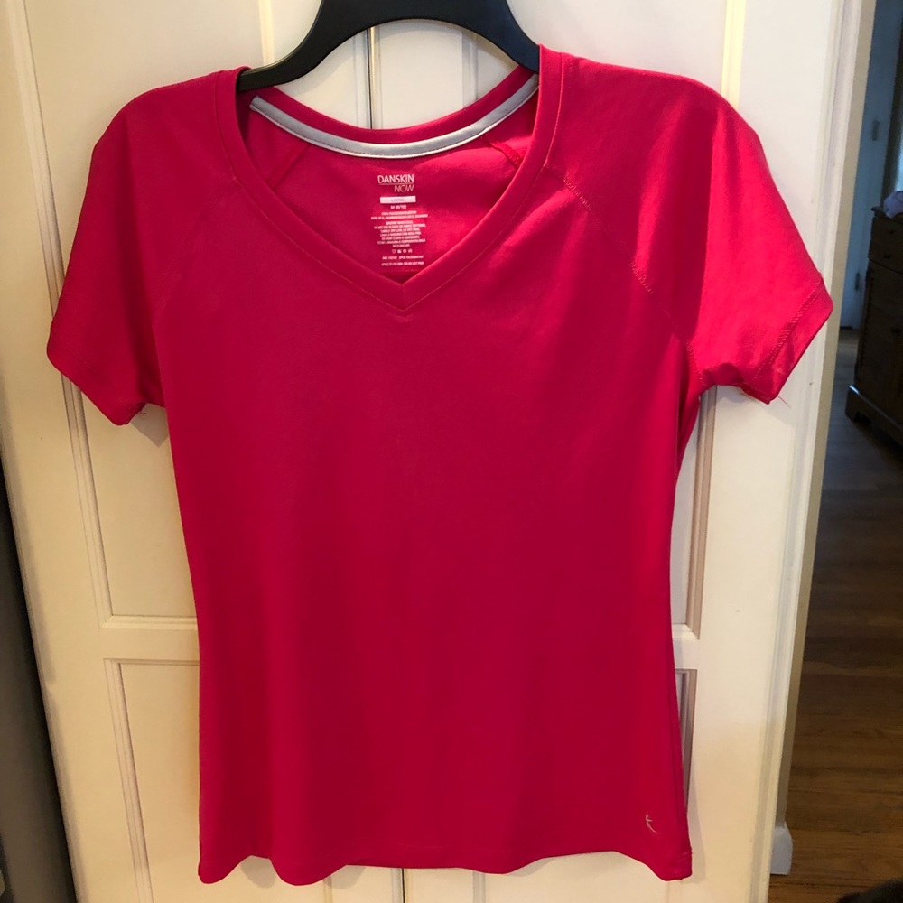 Danskin Now v neck shirt